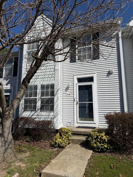 Building Photo - 739 Orley Pl