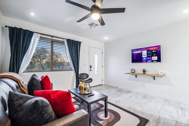 Building Photo - 131 Mescal Loop