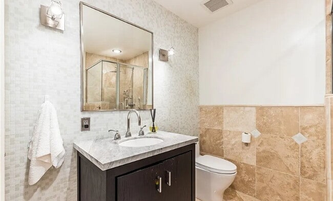 Building Photo - Luxurious Beverly Hills Penthouse Condo wi...