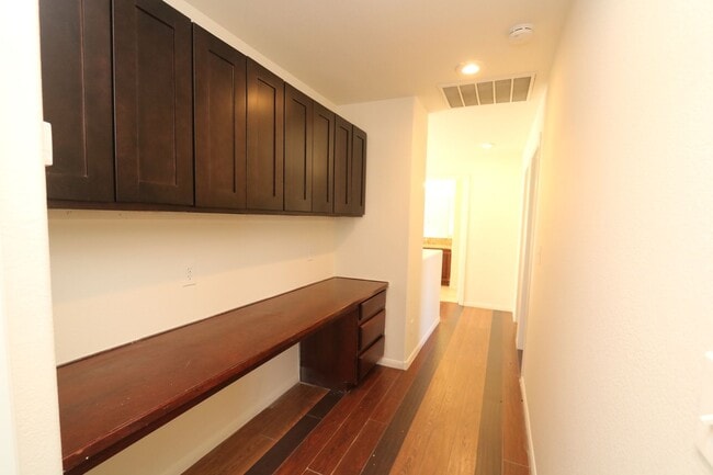 Building Photo - Cozy 3 bedrooms