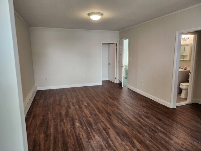 Building Photo - 6410 Myrtle Ave