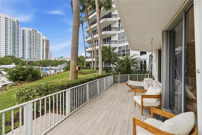Building Photo - 3500 Mystic Pointe Dr
