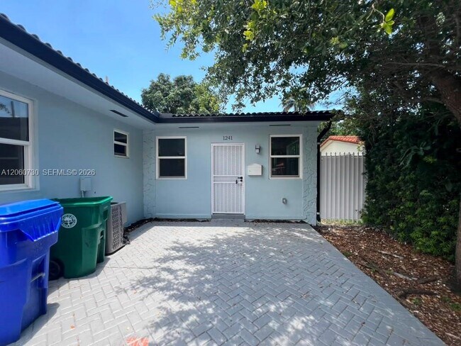 Building Photo - 1241 SW 22nd Ave