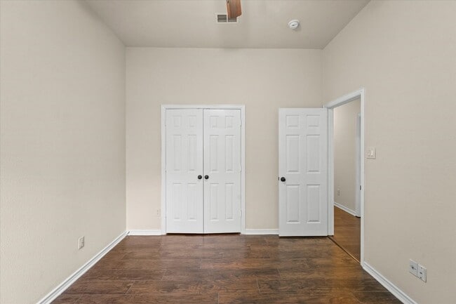 Building Photo - 1319 Lakeridge Ln