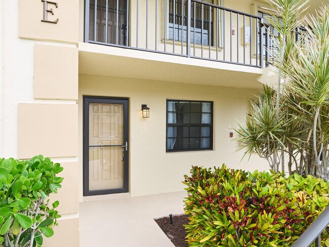 Building Photo - 1101 Pinecrest Cir