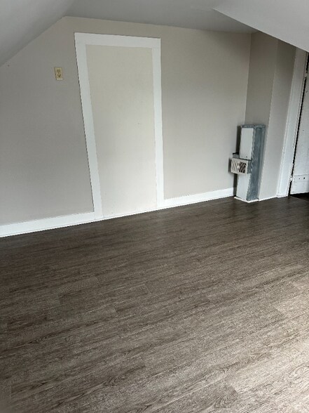 Building Photo - 1105 19th St S