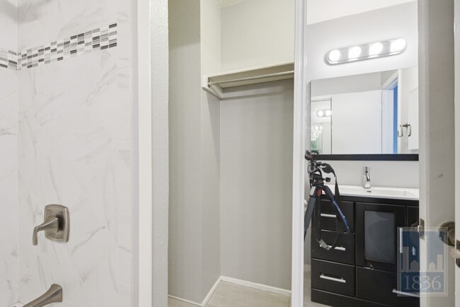 Building Photo - 11821 Bittern Hollow