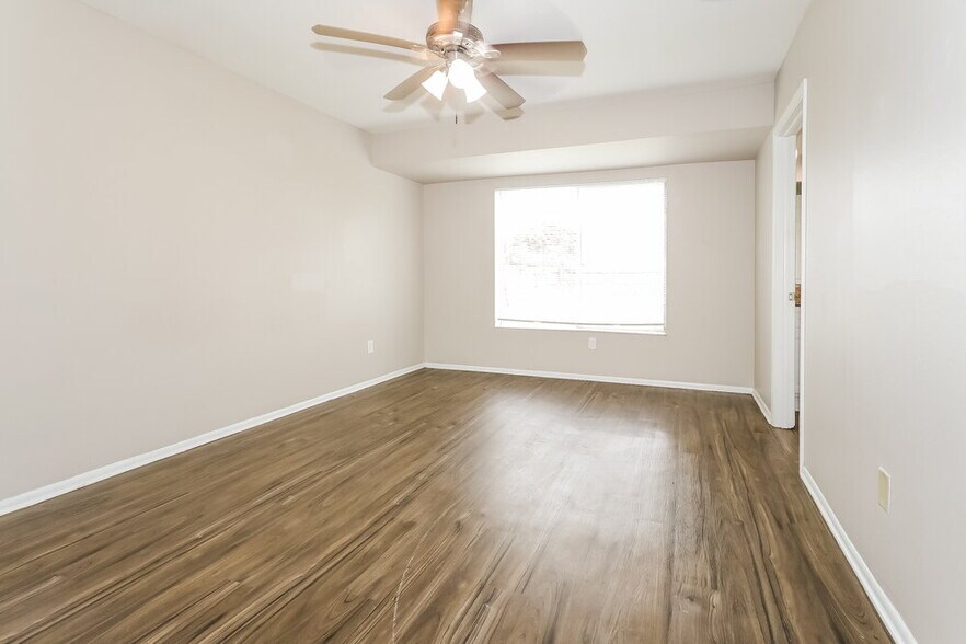 Building Photo - 171 SE Floresta Dr