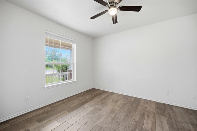 Building Photo - 1136 Beechwood Dr