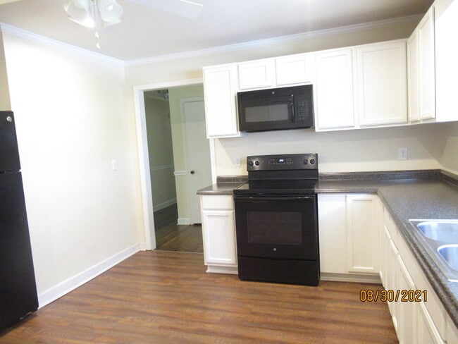 Building Photo - 38 Thelma St