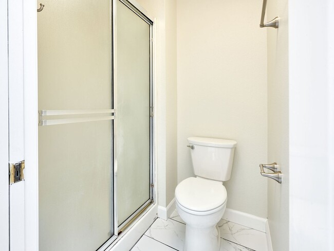 Building Photo - 3 bed, 2 bath single-level home in South Salem