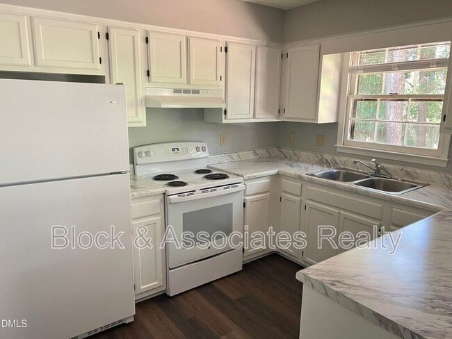 Building Photo - 200 Lake Pine Dr