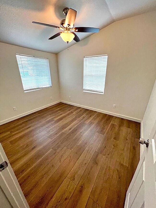 Building Photo - Great 3 Bdrm 2 Bath Home in Denton Tx