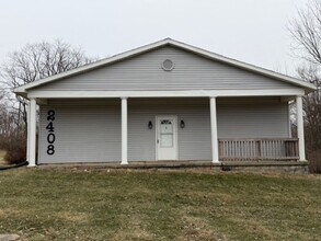 Building Photo - 4 bed 1.5 Bath Home Available in Springfield+