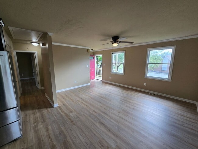 Building Photo - NEWLY REMODELED 3 bedroom house in Colonial Heights