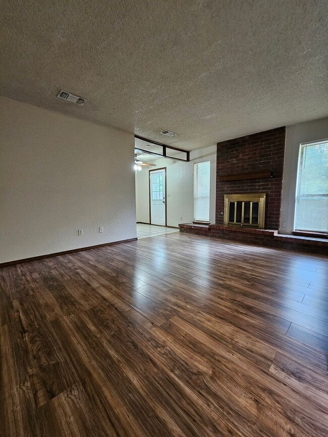 Building Photo - (3) Bed/(2) Bath in West Norman Avail NOW!