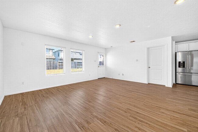 Building Photo - 27022 Breakaway Ln