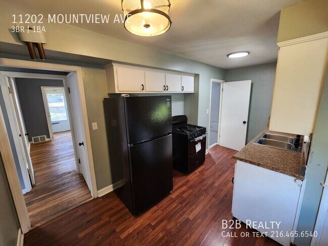 Building Photo - 11202 Mountview Ave