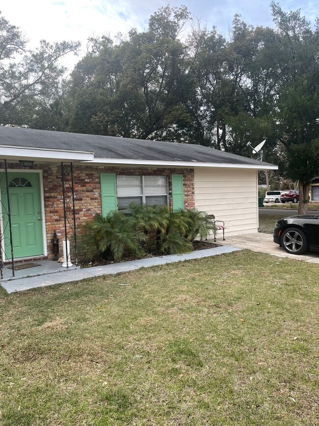 Building Photo - 157 N Rhodes St