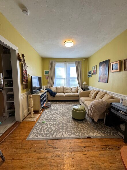 Building Photo - 108 Hyde Park Ave