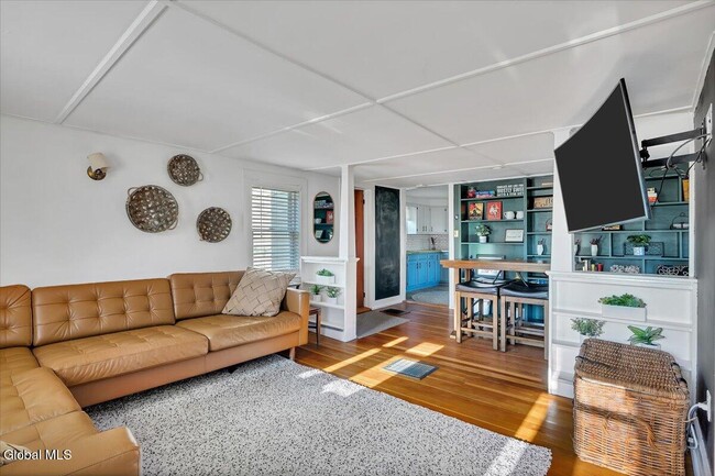 Building Photo - 138 Elm St