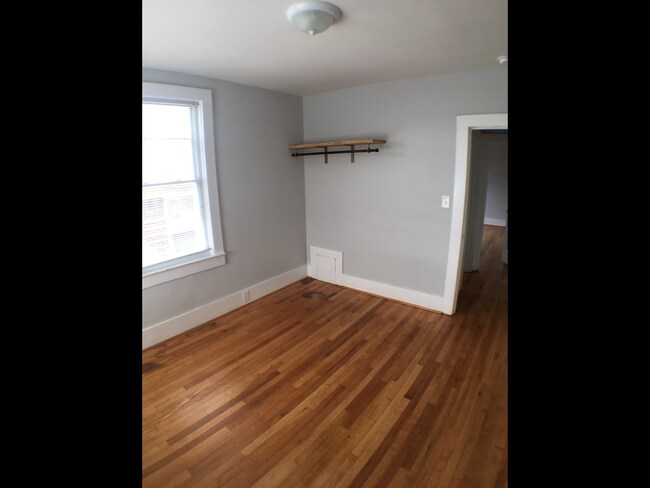 Building Photo - 511 W Walnut St