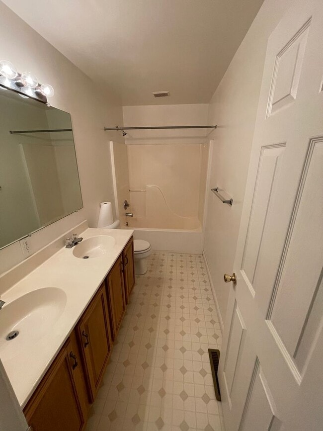 Building Photo - 659 Rockwood Dr