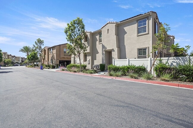 Building Photo - Beautiful TownHome in Pacific Ridge Rancho...