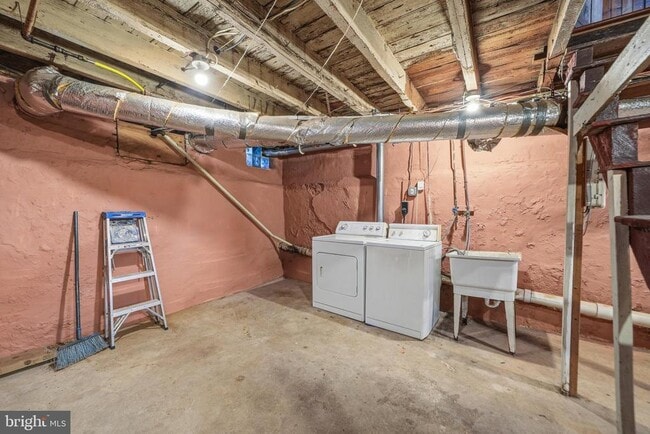 Building Photo - 430 Cross St