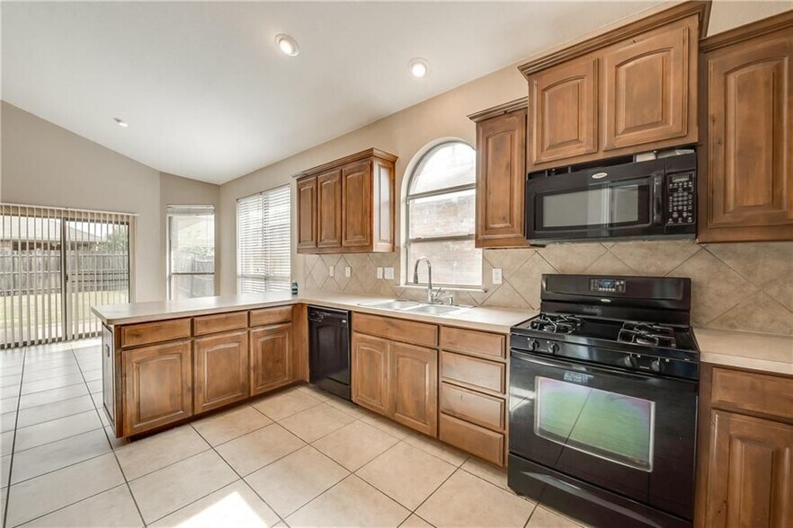 Kitchen - 2716 Twinflower Dr