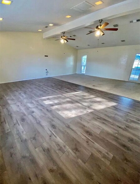 Building Photo - 2204 Foxcroft Ln