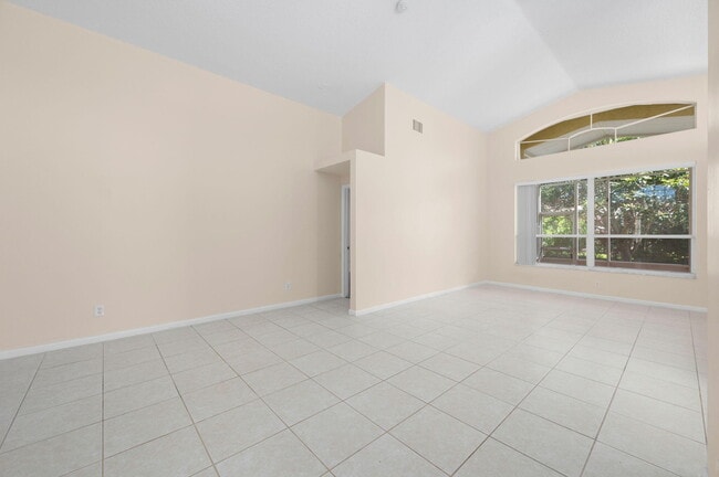 Building Photo - 6980 SE Twin Oaks Cir