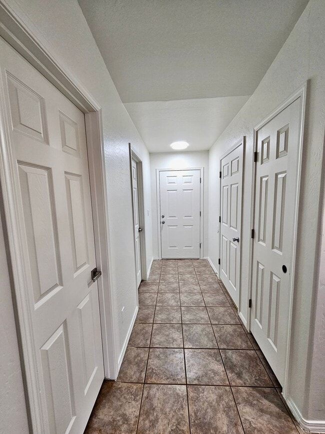 Building Photo - Beautiful remodeled 2 bed 2 bath home in P...