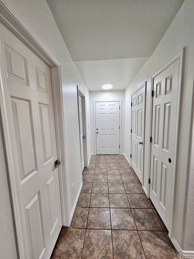 Building Photo - Beautiful remodeled 2 bed 2 bath home in Prescott Valley!