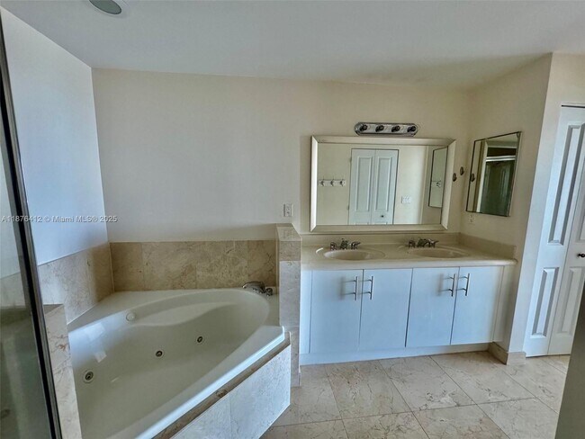 Building Photo - 7900 Harbor Island Dr