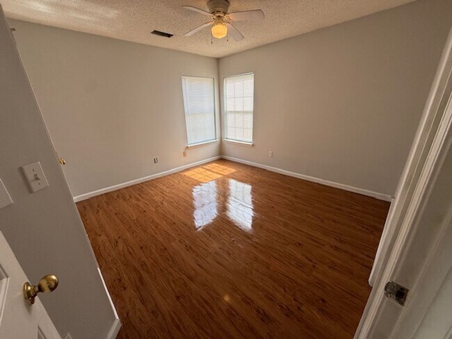 Building Photo - 148 Pinemast Court - $500 MOVE IN SPECIAL!