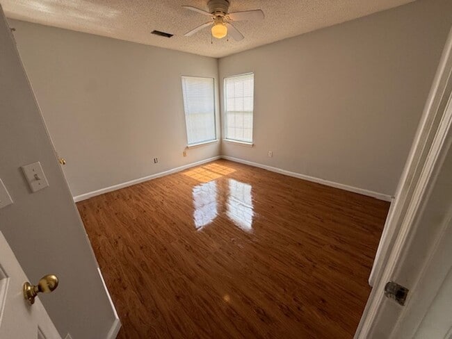 Building Photo - 148 Pinemast Court