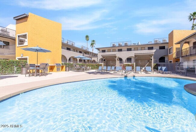 Building Photo - 2936 E Indian School Rd