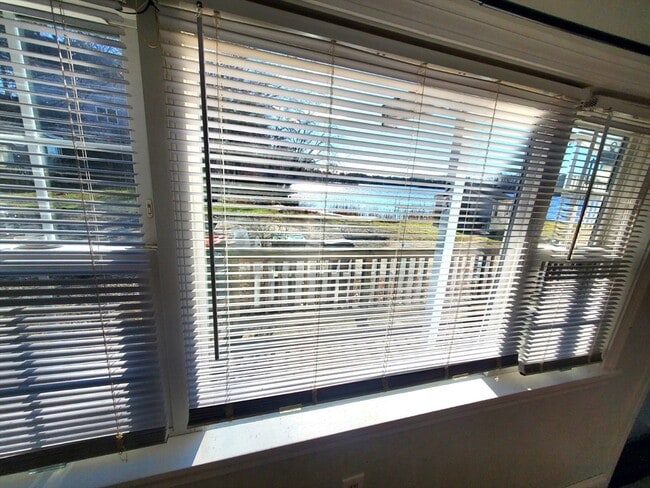 Building Photo - 23 Lantern Ln