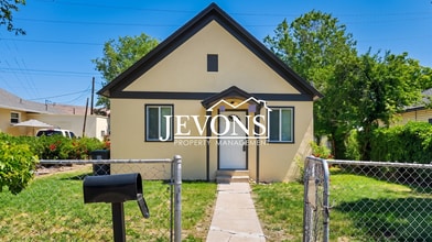Building Photo - Available Now! 2BR, 1Bath house in Yakima