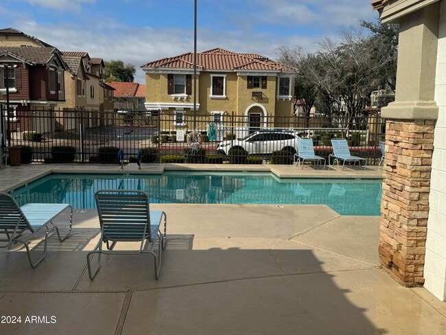 Building Photo - 446 N Alder Ct