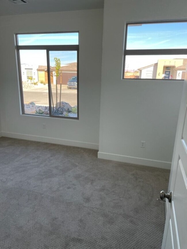 Building Photo - 3076 E Lavatera Dr