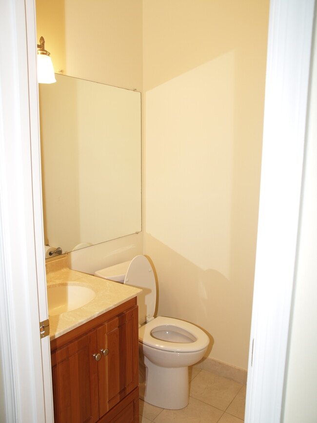 1st Floor 1/2 Bathroom - 3287 Sutton Pl NW