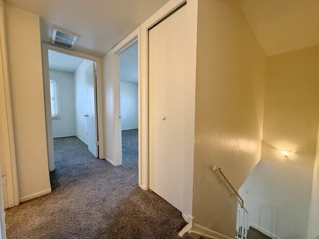 Building Photo - 4031 W Mesquite Ln