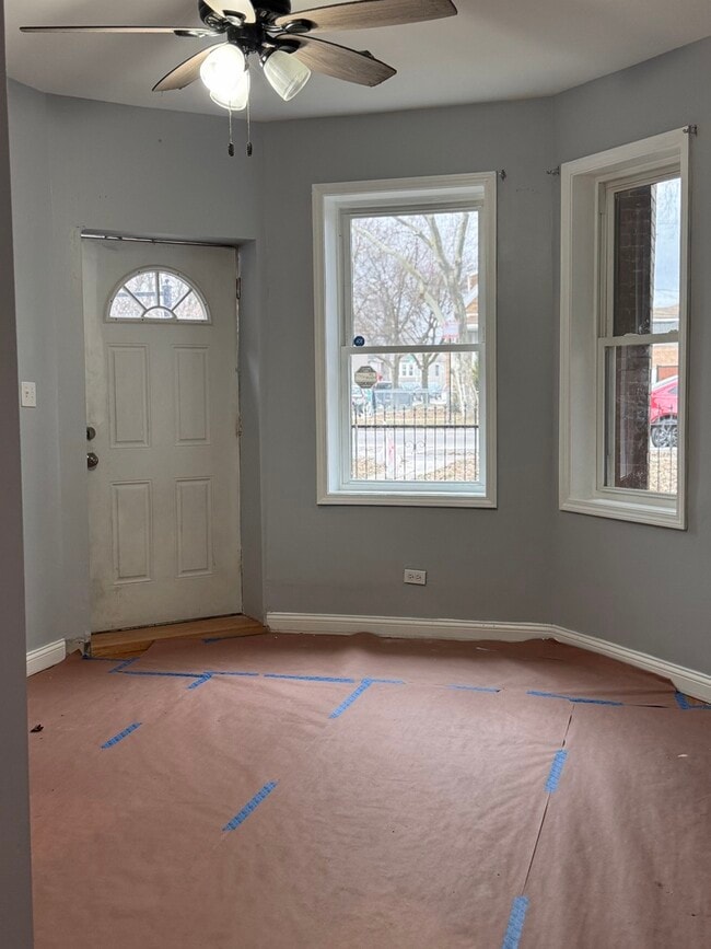 Building Photo - 5323 S Damen Ave