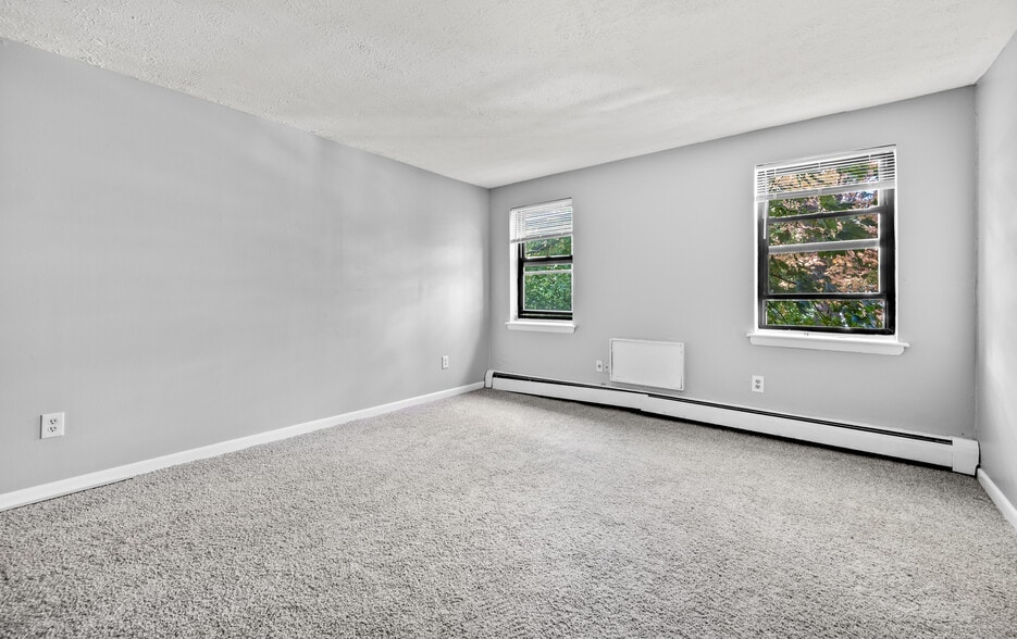 Building Photo - 30 Long St