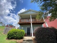 Building Photo - LEASING FOR JANUARY 2026! FENCED IN YARD!!