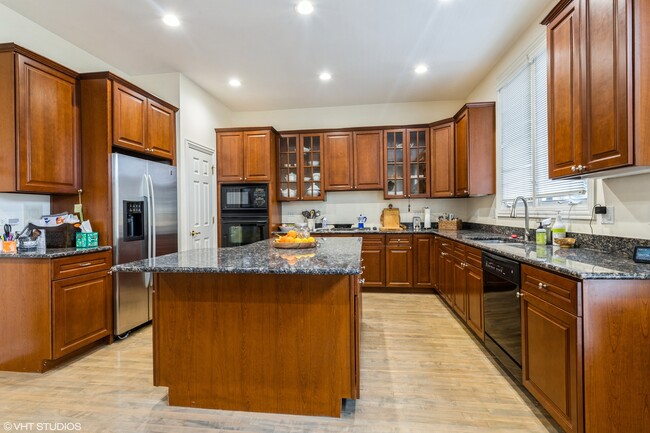 Building Photo - 2016 Valor Ct