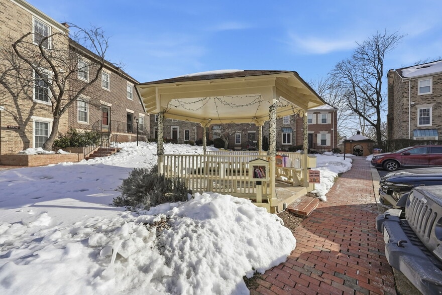 Building Photo - 6701 Washington Blvd