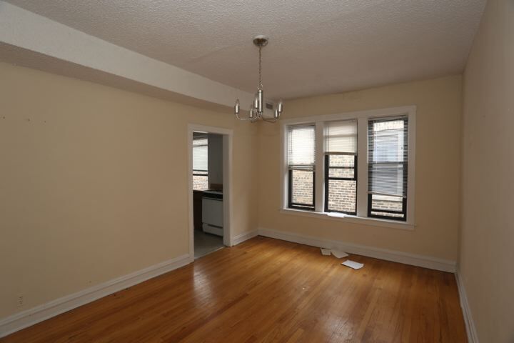 Building Photo - 3522 N Racine Ave